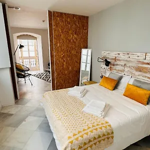https://apartamentos-aires-de-cadiz.es-andalucia.com
